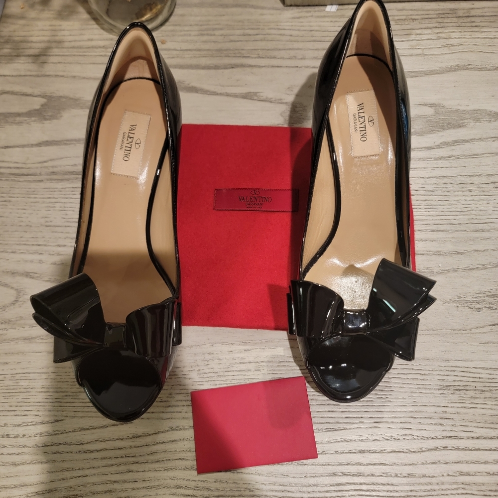Patent leather D Orsay Valentino kitten heels